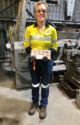 Image 1: First Gold from Martha Underground (CNW Group/OceanaGold Corporation) Image 1: First Gold from Martha Underground (CNW Group/OceanaGold Corporation)